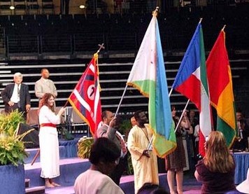 Foto: Presentación de las banderas de estas tres naciones durante la Asamblea 2006.